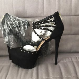 NEW Black Felt Pumps with Gold Accents